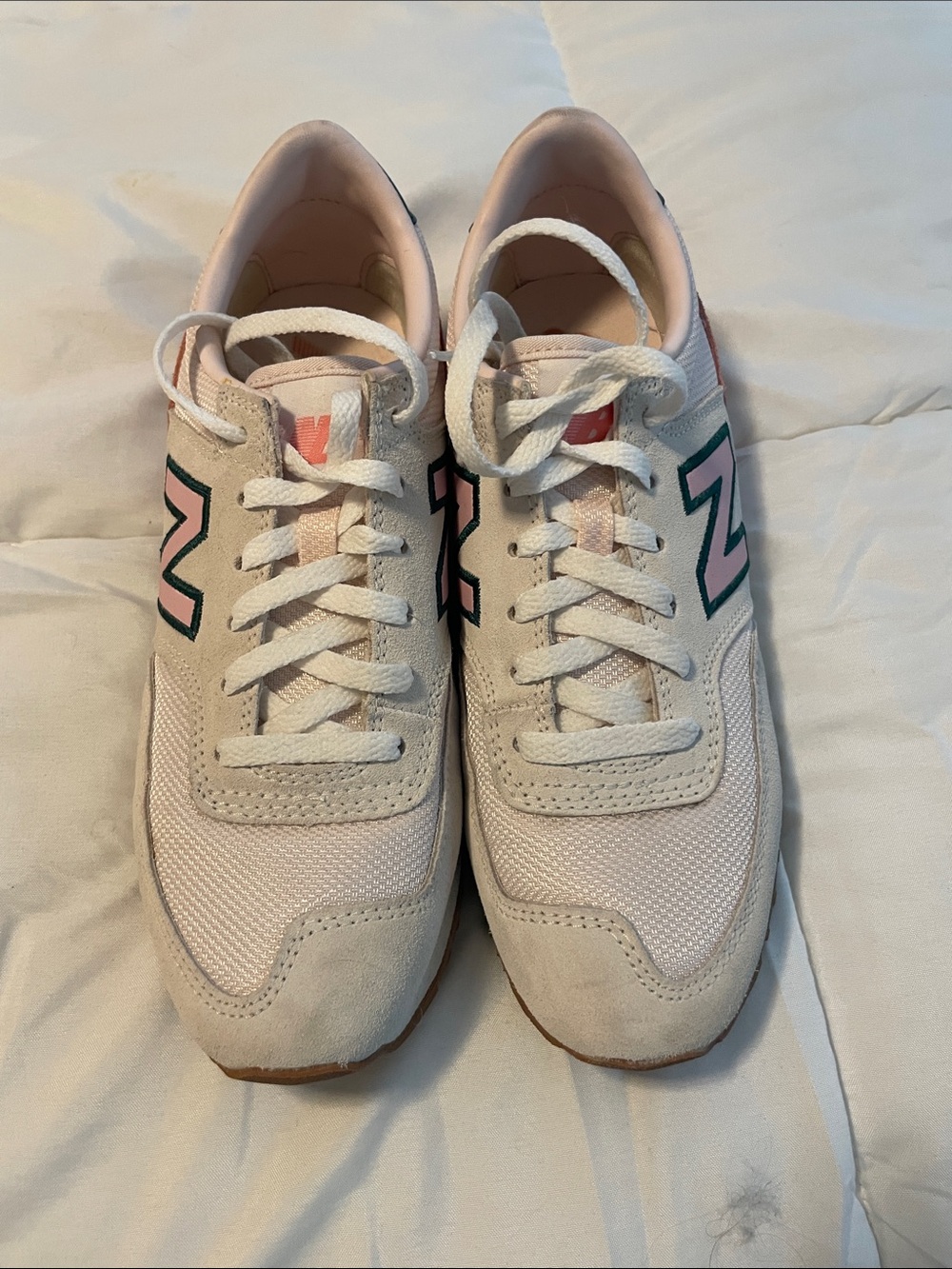 New Balance Cream Sneakers with Pink Logo and Dark Green Trim - Picture 3 of 3
